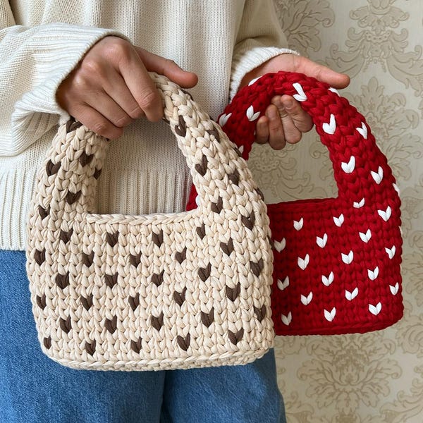 Lovva Bag chunky heart-stitch crochet pattern with video tutorial, t-shirt yarn handbag, beginner and advanced DIY purse PDF instructions