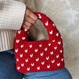 Lovva Bag chunky heart-stitch crochet pattern with video tutorial, t-shirt yarn handbag, beginner and advanced DIY purse PDF instructions