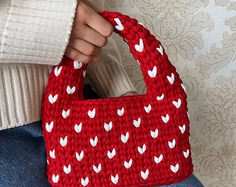 Lovva Bag chunky heart-stitch crochet pattern with video tutorial, t-shirt yarn handbag, beginner and advanced DIY purse PDF instructions
