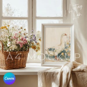 Könnte beinhalten: Ein gerahmtes Kunstwerk mit einer Gans in einem Blumenfeld, das auf einer Fensterbank ausgestellt ist. Links befindet sich ein Weidenkorb voller bunter Blumen. Der Text "A4 Mockup" ist sichtbar.