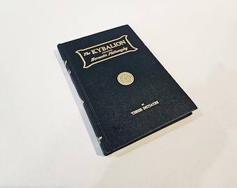 La filosofía hermética del Kybalion 1940 de Los Tres Iniciados - Yogi Publication Society Tapa dura [Casi en buen estado]