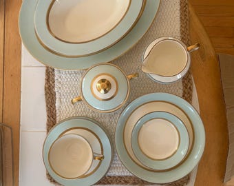 Juego de vajilla de porcelana fina vintage en verde menta y dorado – Colección elegante de mediados de siglo – Juego de 28 piezas