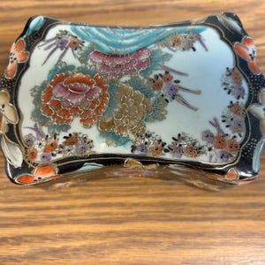 Vintage japansk Satsuma prydnadsfat – Handmålad blommig guldfärgad Moriage Vanity Catchall
