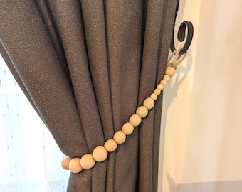 Fermatende con perline di legno fatte a mano: decorazione ecologica per la casa