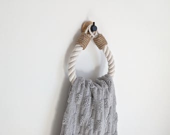 Toallero de cuerda de algodón blanca / Base de bambú, gancho negro / Decoración rústica sin necesidad de taladrar