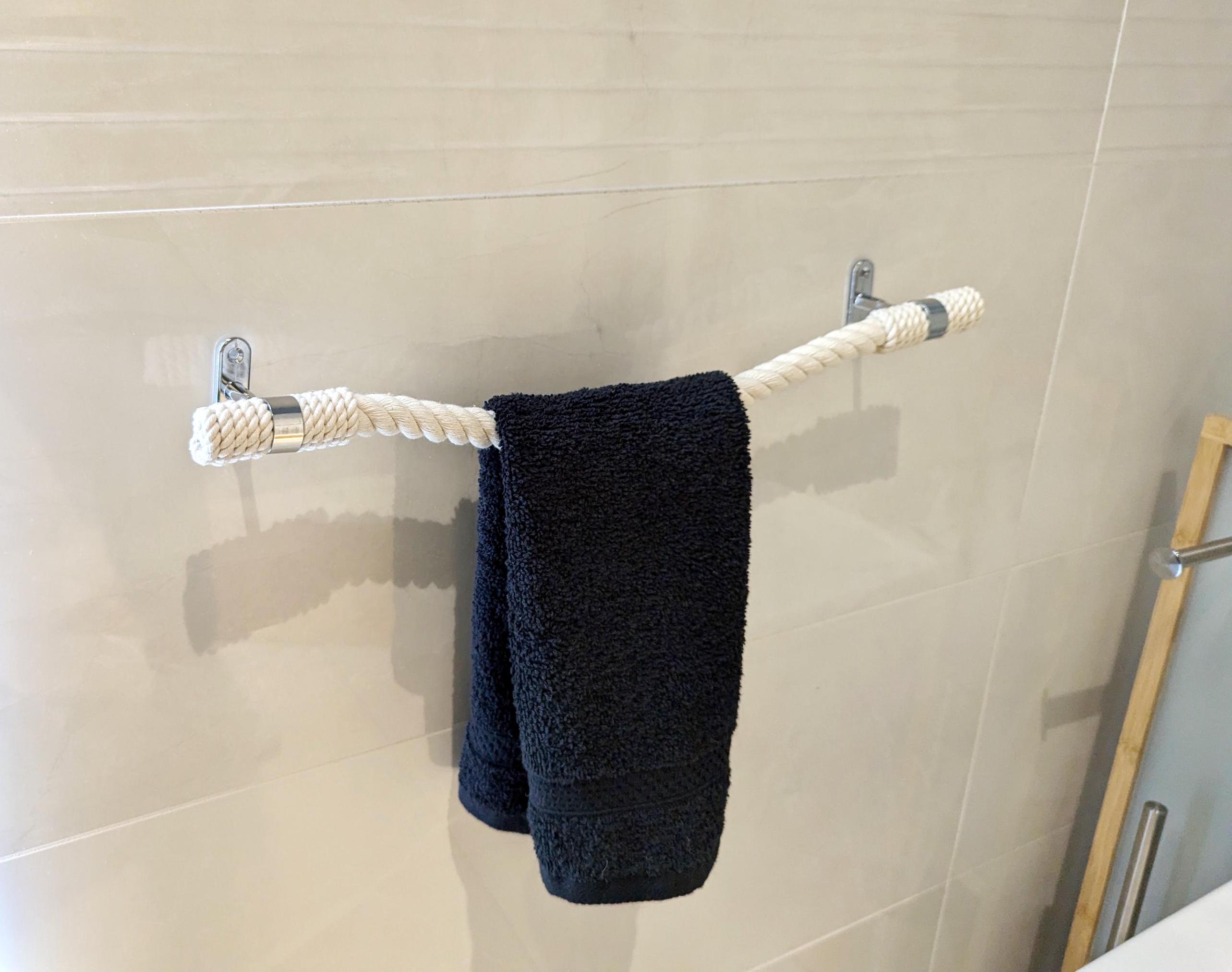 Portasciugamani in corda - realizzato in corda di cotone bianco e accessori in metallo - elegante accessorio per il bagno