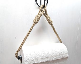 Portarrollos de papel industrial rústico: tubo de metal, cuerda de yute y gancho de hierro forjado