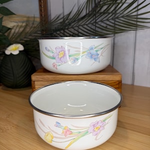 Vintage Mikasa set of 2 nesting bowls in Gabrielle Pattern