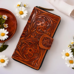 Portafoglio da donna in pelle intagliata in stile western, portafoglio lavorato con cerniera, pochette porta carte, in pelle di vacchetta, floreale, fatto a mano, bifold, regalo per la festa della mamma.