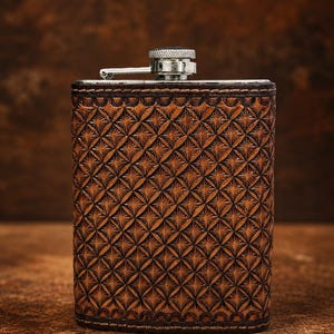 Fiole enveloppée en cuir sculpté western, fiole de rodéo de cow-boy, fiole en cuir garçons d'honneur cadeaux pour homme cadeau fête des pères cadeau papa