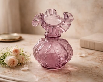 Jarrón vintage Fenton de 15 cm (6 pulgadas) color rosa empolvado/rosa palo con forma de melón y cuentas.