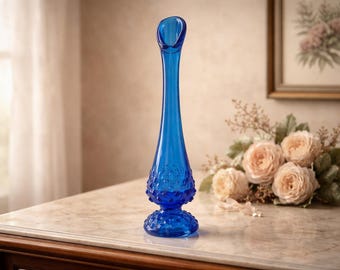 Wazon vintage Fenton Blue z ćwiekami i świecącą powierzchnią