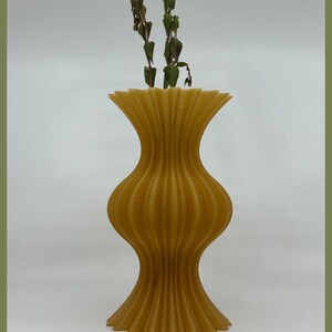 Lira: Graceful 3D-Printed Vase