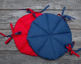 Juego de 2 cojines redondos acolchados de lino de doble cara con lazos, colores rojo carmín y azul marino - Cojín acolchado de lino para asiento, decoración del 4 de julio