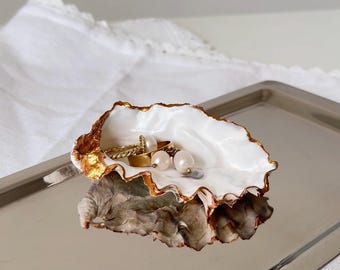 Minimalist Mini Shell Ring Dish, Small Earring Holder, Coastal Vanity Decor, Delicate Jewelry Tray