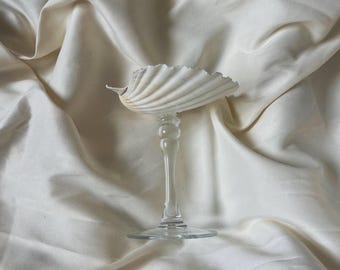 Scallop Shell Martini Glass – Handmade Coastal Cocktail Glass – Ocean-Inspired Wedding Glassware – Beach Theme Drinkware