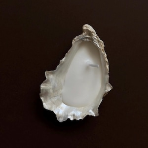 Handmade Oyster Shell Candle for Beach Weddings•Sea Shell Decor for Bridesmaid Gifts•Coastal Table Accent•Unique Housewarming Gift