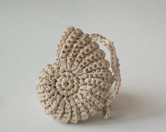 Mini Crochet Seashell Bag Charm – Beachy Keychain Accessory, Ocean-Inspired Purse Charm