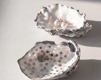 Luxury Oyster Shell Jewelry Dish, Silver Sparkle Coastal Decor, Vanity Ring Tray, Small Pearl Trinket Dish, Coffee Table Accent
