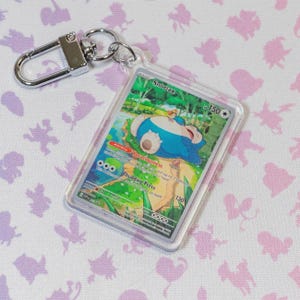 Porte-clés holographique acrylique Ronflex (promotion 151 miniatures Pokémon JCC)
