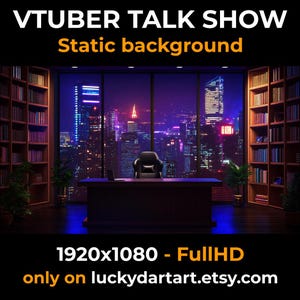 Puede incluir: Un fondo digital que presenta una vista nocturna de la ciudad desde una gran ventana en una oficina. La oficina tiene un escritorio de madera oscura con una silla negra y dos estanterías llenas de libros. El texto "VTUBER TALK SHOW Static background" está en la parte superior de la imagen. El texto "1920x1080 - FullHD only on luckydartart.etsy.com" está en la parte inferior de la imagen.