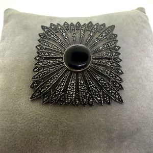 Sterling Silver & Onyx Marcasite Brooch – Vintage Statement Pin