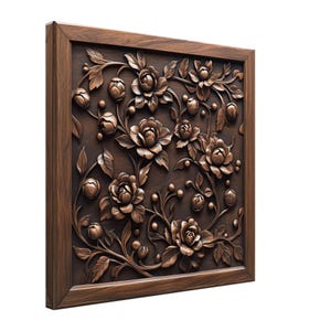 Könnte beinhalten: Ein Wandbild aus Holz mit einem geschnitzten Blumendesign. Die Blumen sind in Brauntönen gehalten und der Hintergrund ist dunkelbraun. Das Stück ist in einem dunkelbraunen Holzrahmen gerahmt.