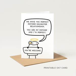 Peut inclure: Une carte de v&oelig;ux blanche avec une illustration de dessin anim&eacute; et du texte. La carte pr&eacute;sente un bonhomme allumette avec un halo et une fleur, tenant une pancarte qui dit "YOU'RE WELCOME". Au-dessus, une bulle de dialogue dit, "WE HAVE THE PERFECT MOTHER-DAUGHTER RELATIONSHIP."
