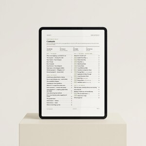 Puede incluir: Una tableta digital que muestra una p&aacute;gina de &iacute;ndice para un kit de mapeo de vers&iacute;culos. El texto enumera secciones que incluyen The Methods, The Toolkit, The Forms y The Practice, con n&uacute;meros de p&aacute;gina correspondientes y subtemas detallados.
