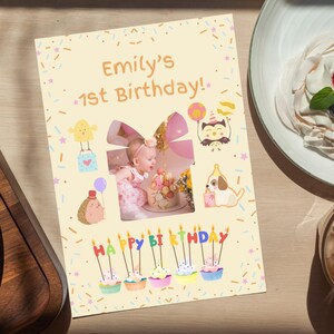 Modelo de cartão de aniversário de 1 ano do bebê, tema de desenho animado, modelo de cartão de aniversário com foto editável para qualquer idade, convite para festa de primeiro aniversário do bebê para impressão