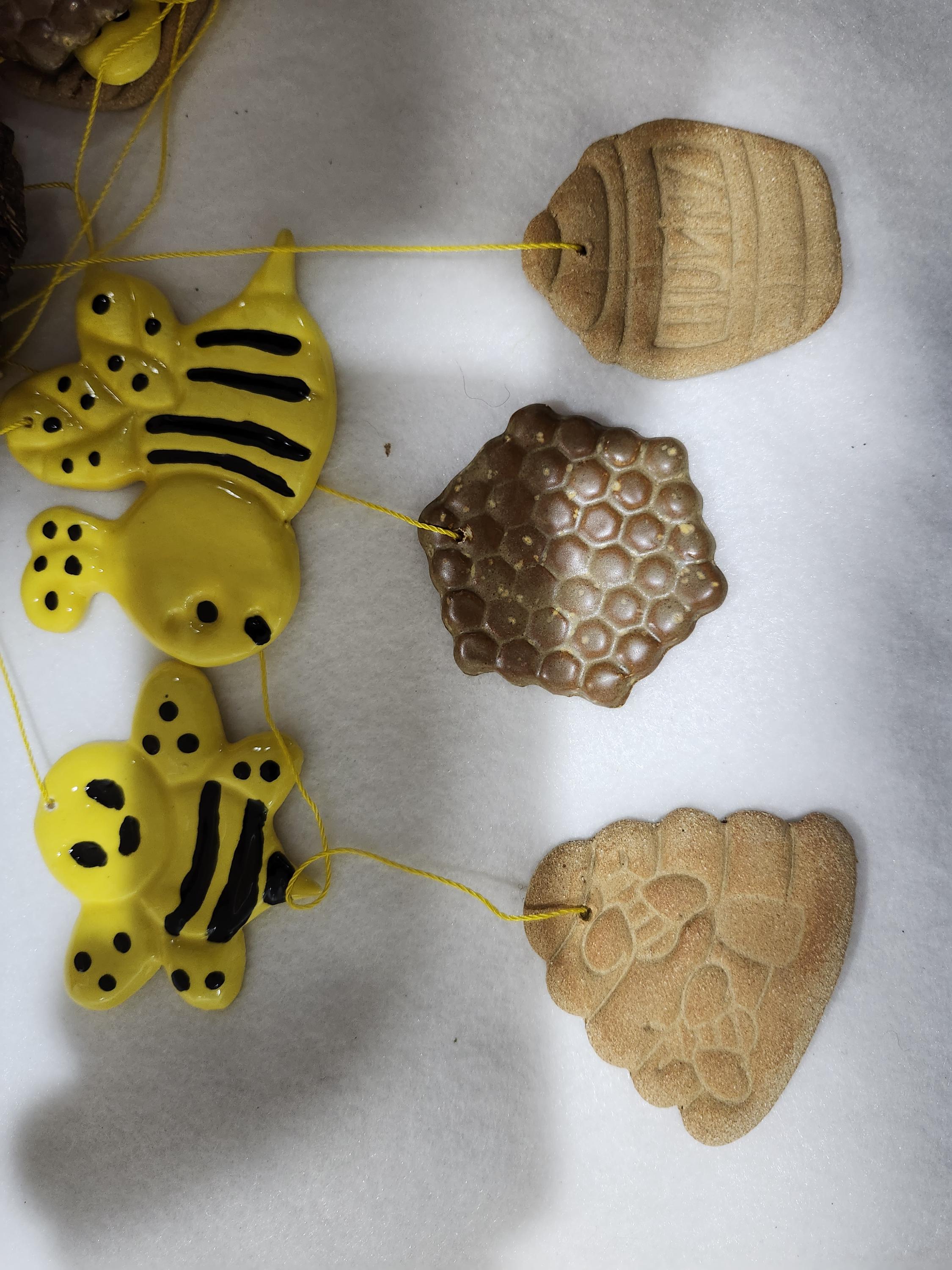 Enchanting Bee & Honey Pot Wind Chime: Handcrafted Garden Decor
