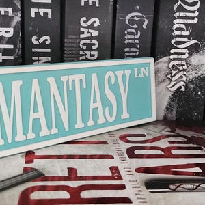 VERBETERD & OPNIEUW ONDERTEKEND - Romantasy-boekenplankstraatnaambord: 3D-geprint fantasiedecor - AANPASBAAR