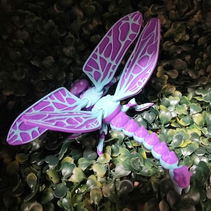 Articulated 3D Printed Dragonfly: Poseable Fantasy Desk Decor