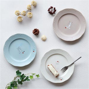 Trio Cat Porcelain Plate - 7.9in Japanese Ceramic Tableware in 3 Colors, Eco-Friendly Recycled Clay Dish for Cat Lovers, Artistic Home Decor