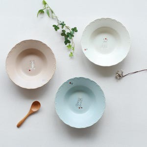 Trio Cat Porcelain Plate - 9-in Japanese Ceramic Tableware in 3 Colors, Eco-Friendly Recycled Clay Dish for Cat Lovers, Artistic Home Decor