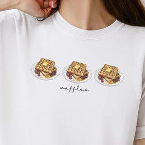 Belgische Waffel-T-Shirt mit frischen Beeren für Frühstücksliebhaber, Sonntagmorgens selbstgemachte Waffeln mit gemischten Beeren-T-Stück, Samstags-Farmersmarktgeschenk