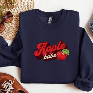 Sweater Apple Babe Sweet Juicy Fruitmand Sweater, trui boerderij verse markt, lente retro-stijl rood shirt, gezellige appeltaart esthetiek