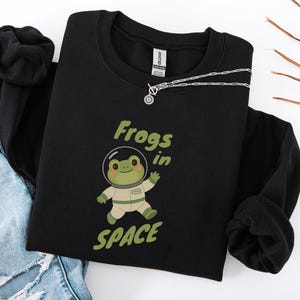 Frogs in Space Sweatshirt Gift for Amphibian-Obsessed Sci-Fi Fan | Funny Space Animal Gift Astronaut Frog Sweater for College Science Nerd
