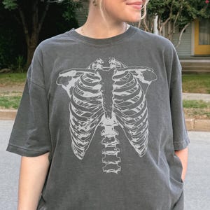Skeleton Ribcage Shirt | Gothic Anatomy Art Tee for Halloween Gift | Spine & Rib Cage Medical Aesthetic TShirt | Spooky Skeleton Lover Gifts
