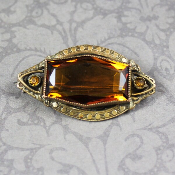 Victorian Art Deco Golden Citirine Faceted Glass Embossed Gold Tone Brooch