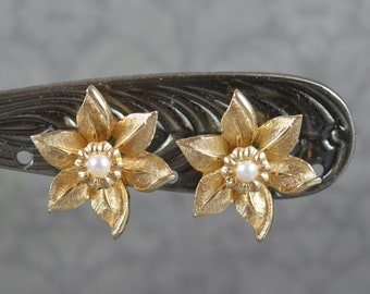 Vintage Boucher Gold Pearl Centered Flower Clip On Earrings