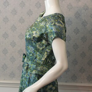 Vintage 1950s Blue and Green Abstract Floral Peplum Short Sleeve Wiggle Dress image 6