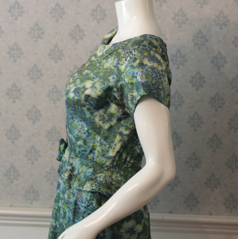Vintage 1950s Blue and Green Abstract Floral Peplum Short Sleeve Wiggle Dress image 6