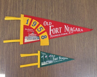 Lot de 2 fanions ou drapeaux vintage fort Niagara Red and Green Felt