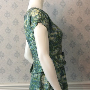 Vintage 1950s Blue and Green Abstract Floral Peplum Short Sleeve Wiggle Dress image 5