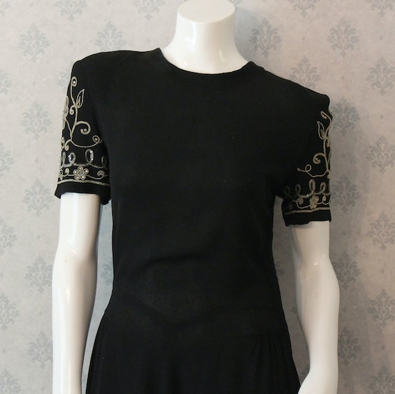 Vintage 1940s to 1950s Black Crepe Sequin Short S… - image 1