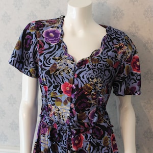 Vintage 1990s Jaime Brooke Lila Blumen Kurzarm Strampler