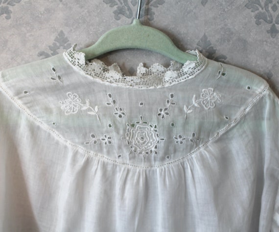 Vintage Sheer Soft White Cotton Embroidered Eyele… - image 4
