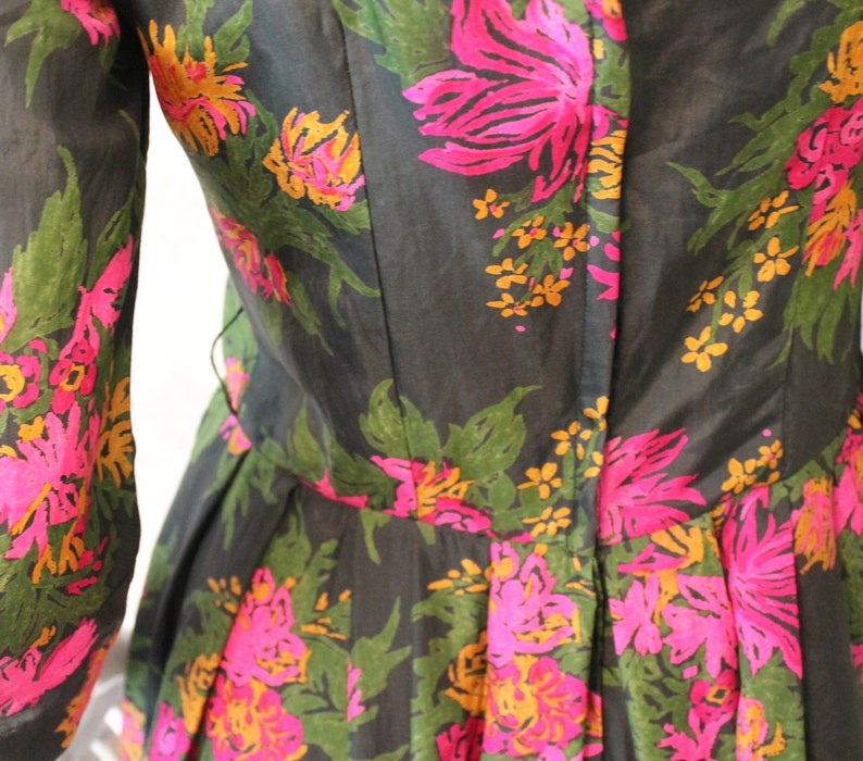 Vintage 1950s Gigi Young Pink, Orange, Green and Black 3/4 Sleeve Silk Button Front Dress image 8