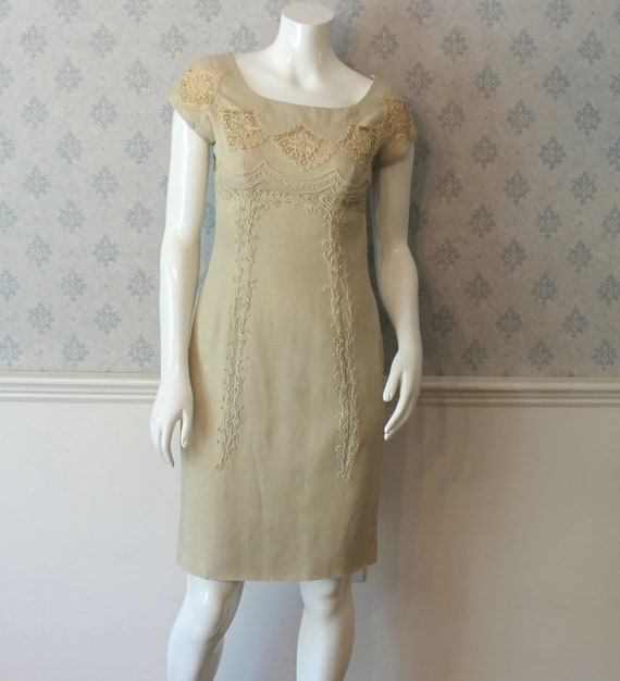 Vintage Beige Linen and Appliquéd Lace 1950s to 60